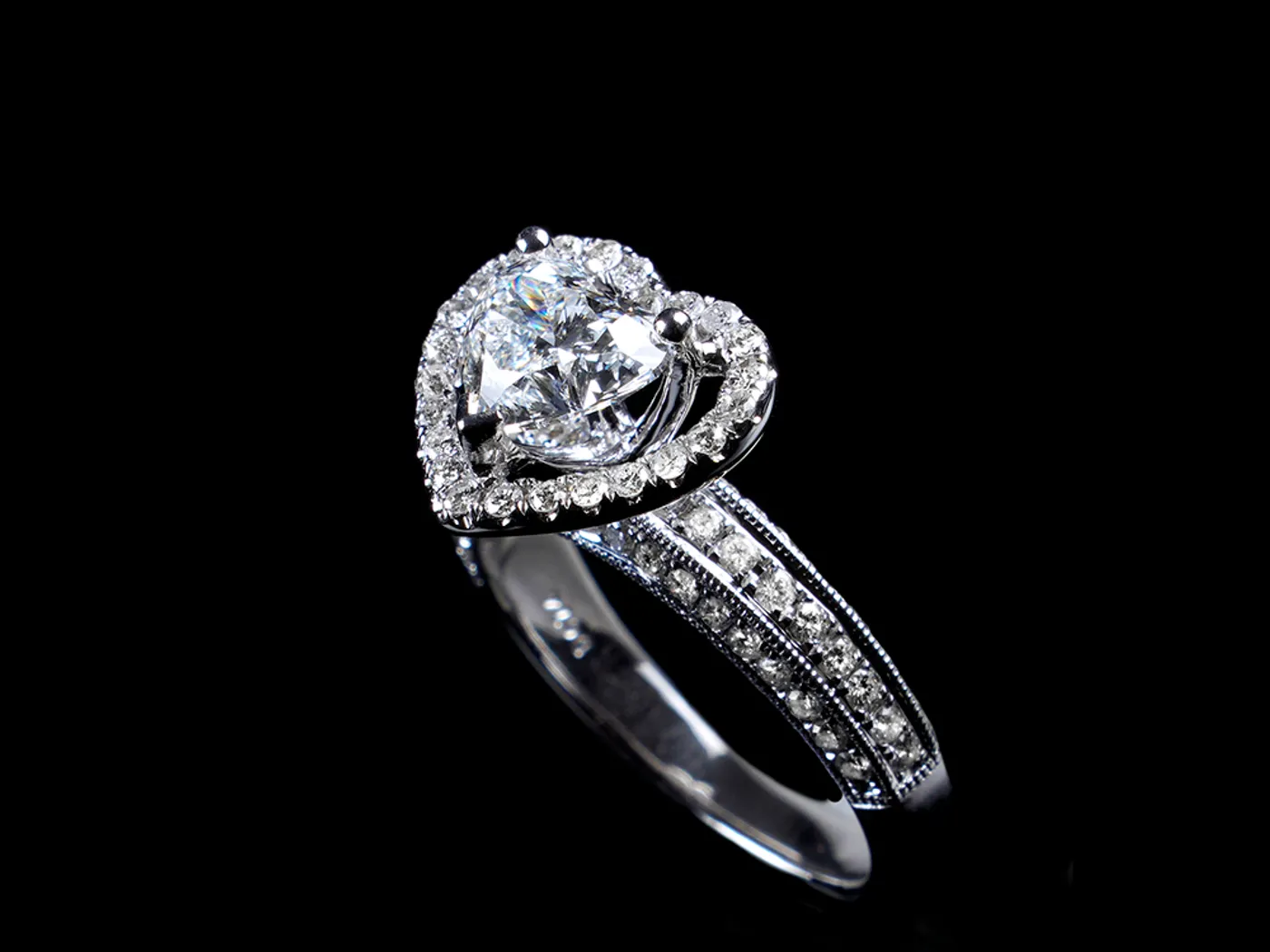 18k White Gold Diamond Ring with GIA (heart shape) — view 1